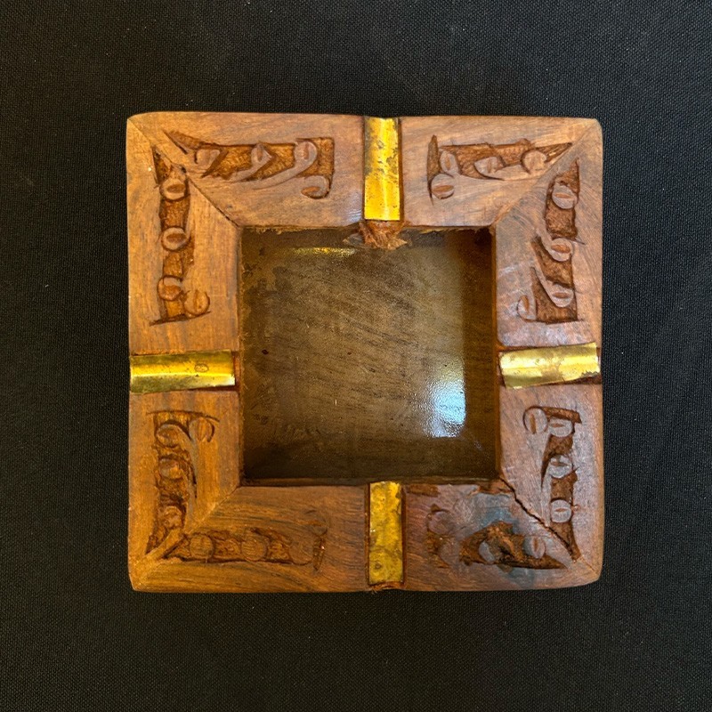 Scrumieră din lemn de stejar roșu, India (10 x 10 x 5)