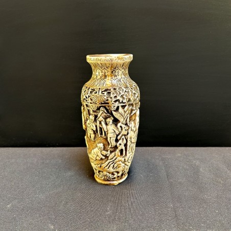 Vază mică decorativă din rășină sculptată – China (14 cm)