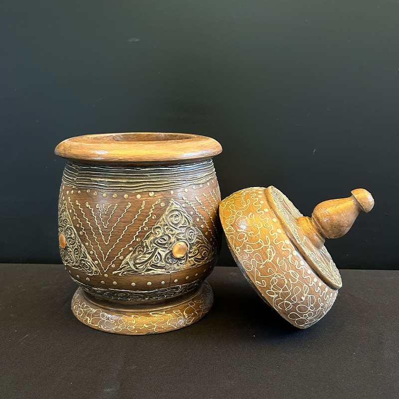 Cutie decorativă din lemn sculptat cu capac – Indonezia