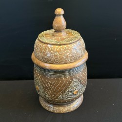 Cutie decorativă din lemn sculptat cu capac – Indonezia