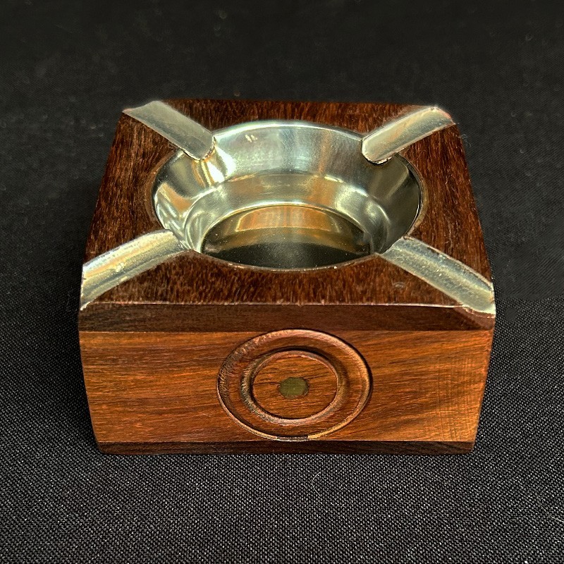 Scrumieră din lemn cu inserții metalice – model geometric, India